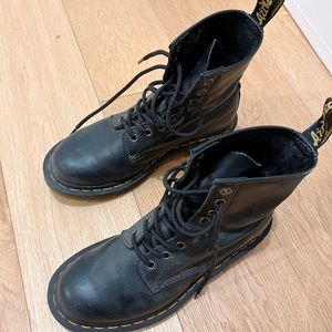Black Dr marten US7